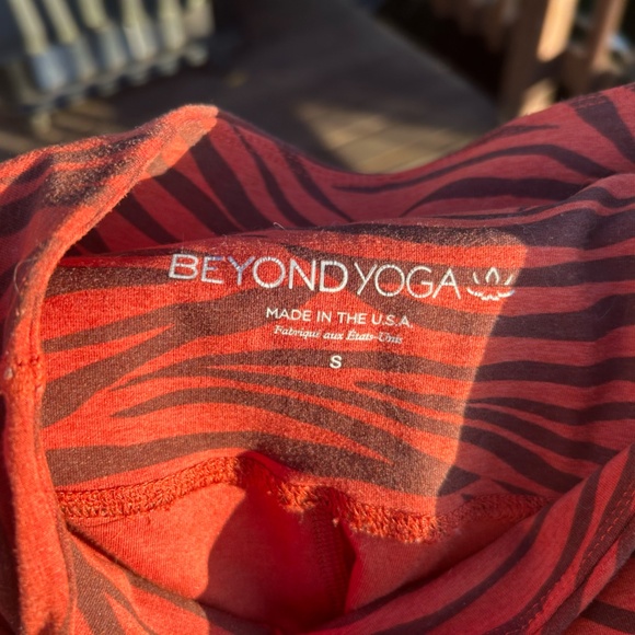 Beyond Yoga Tiger Workout Pants Size Small Super Soft - Picture 2 of 4